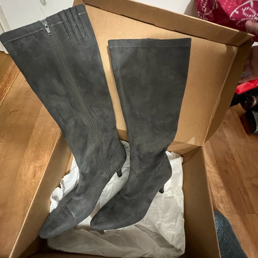 Aerosoles gray knee high kitten heel boots Size 8 -Brand New